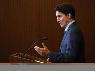 Le Premier ministre canadien Justin Trudeau s'exprime lors d'une conférence de presse le 14 octobre 2024 sur la Colline du Parlement à Ottawa.