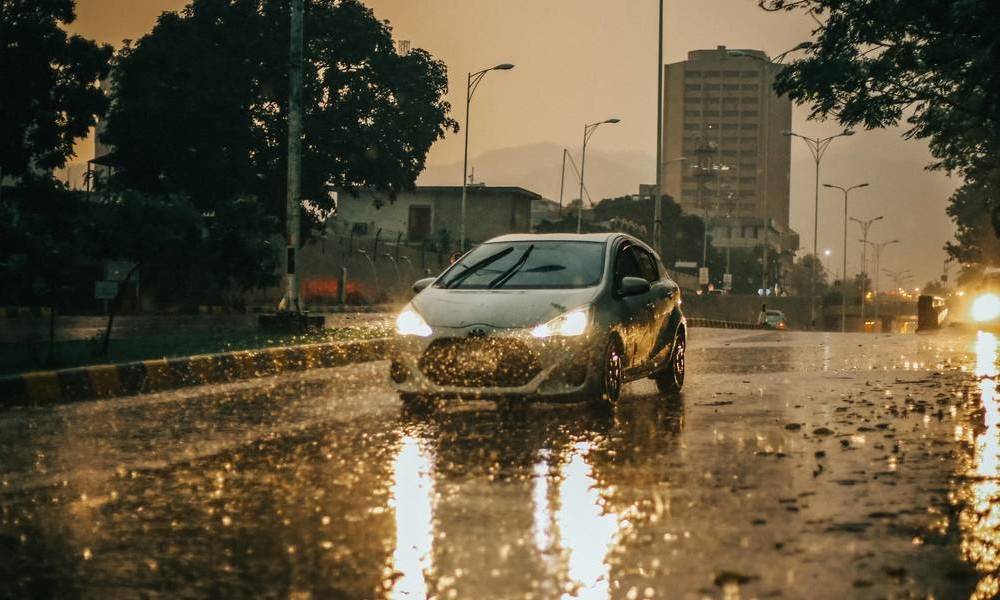 打風汽車保險｜黑雨/極端天氣導致汽車損壞有冇得賠？ 附保險業界解讀