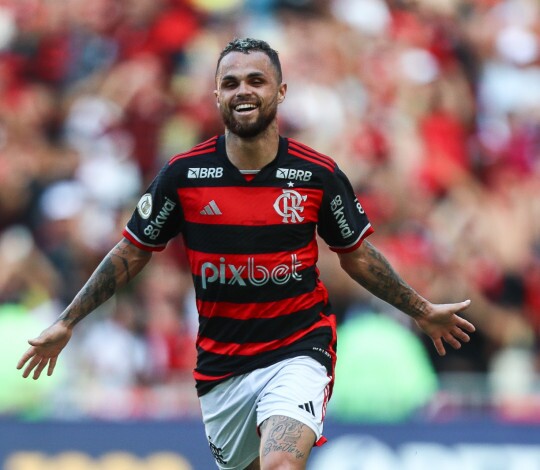 Em jogo de cinco gols, Flamengo bate o Internacional no Maracanã