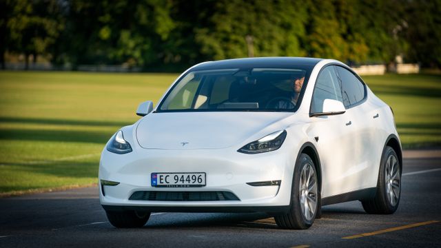 Tesla tilbakekaller mer enn 1,8 millioner biler