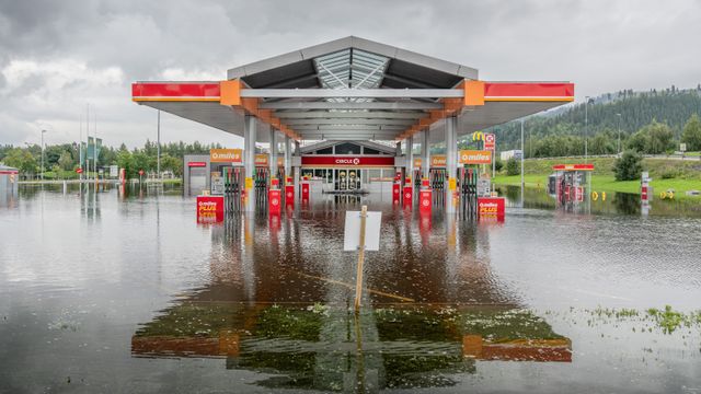 Kjemper mot varmere og våtere vær: Svampebyer, grønne tak og færre biler