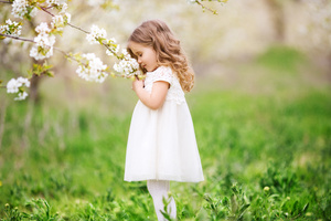 Little Cute Girl Smelling Flowers (1280x800) Resolution Wallpaper