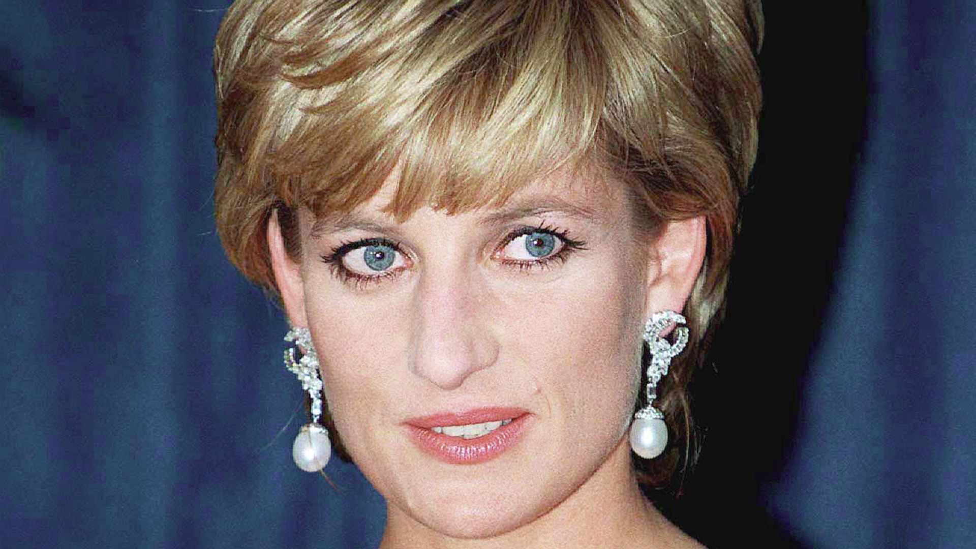 Princess Diana In New York To Receive Her  Award As Humanitarian Of The Year From Henry Kissinger At A United Cerebral Palsy Dinner. 