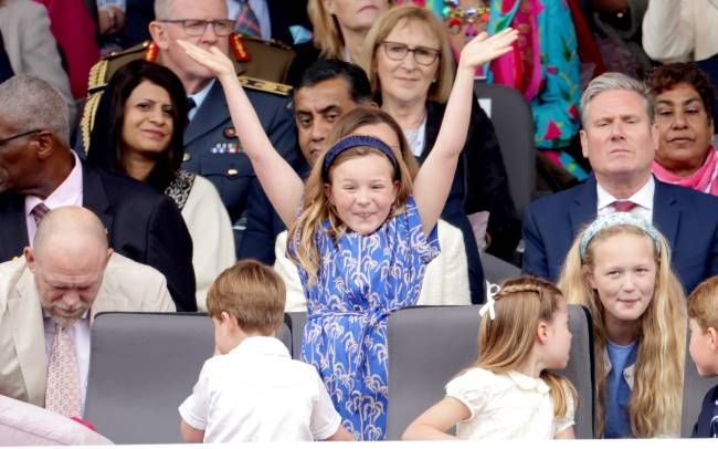 mia tindall arms raised