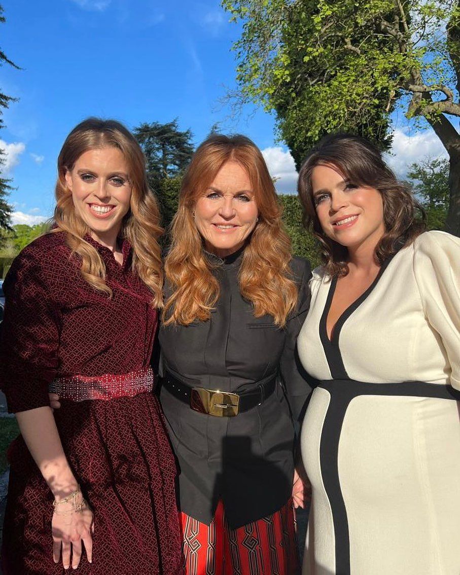 Sarah Ferguson posing with princess beatrice and princess eugenie