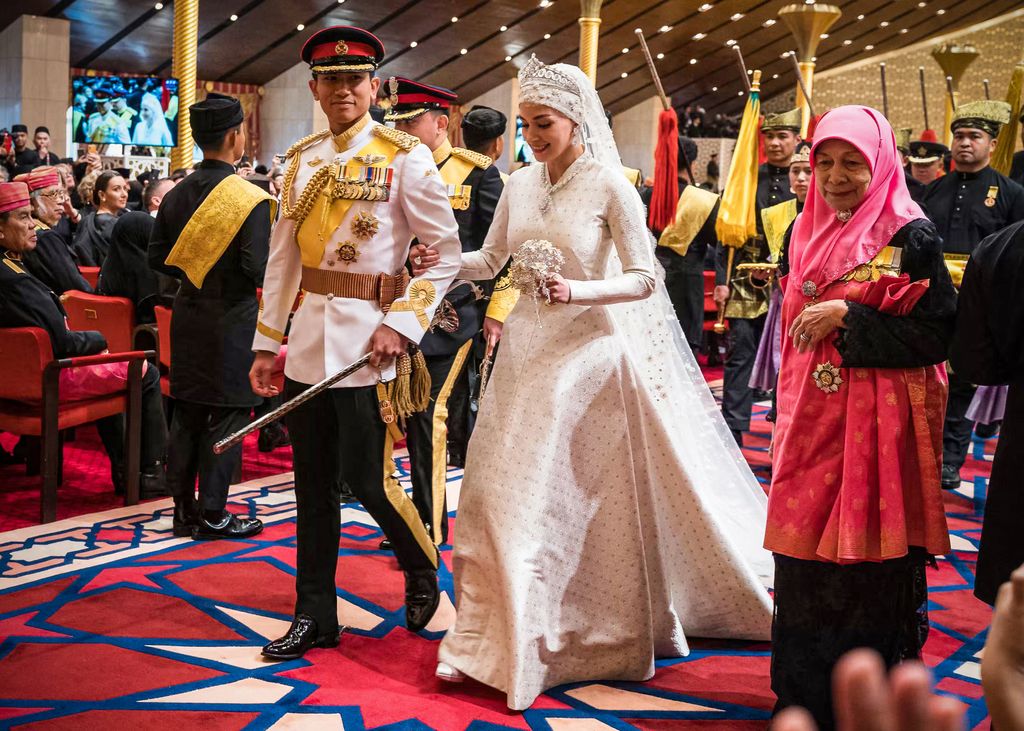 Prince Abdul Mateen and Yang Mulia Anisha Rosnah walk down the aisle during their wedding reception