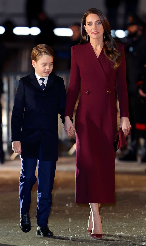 princess kate holding hands prince george