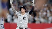 Alex Verdugo colabora en la victoria de Yankees ante Royals en el inicio de la Serie Divisional