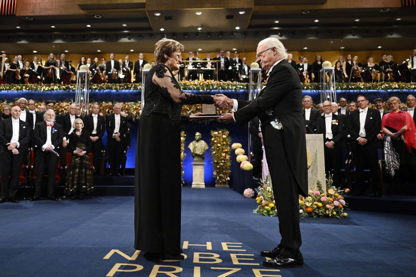 2TC37AB Stockholm, Sweden. 10th Dec, 2023. CORRECTION NAME Katalin Kariko is awarded the Nobel Prize in Physiology or Medicine 2023 by King Carl Gustaf of Sweden during the Nobel Prize award ceremony at the Concert Hall in Stockholm, Sweden on December 10, 2023. Photo: Jonas Ekstromer/TT/Code 10030 Credit: TT News Agency/Alamy Live News