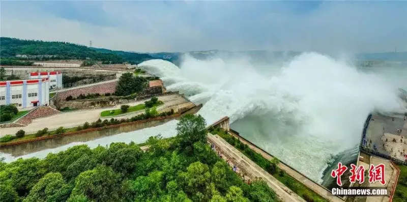 黃河小浪底水利樞紐風景區發佈公告，自7月1日起，景區最大承載量按4500人控制運行。   圖：中新網