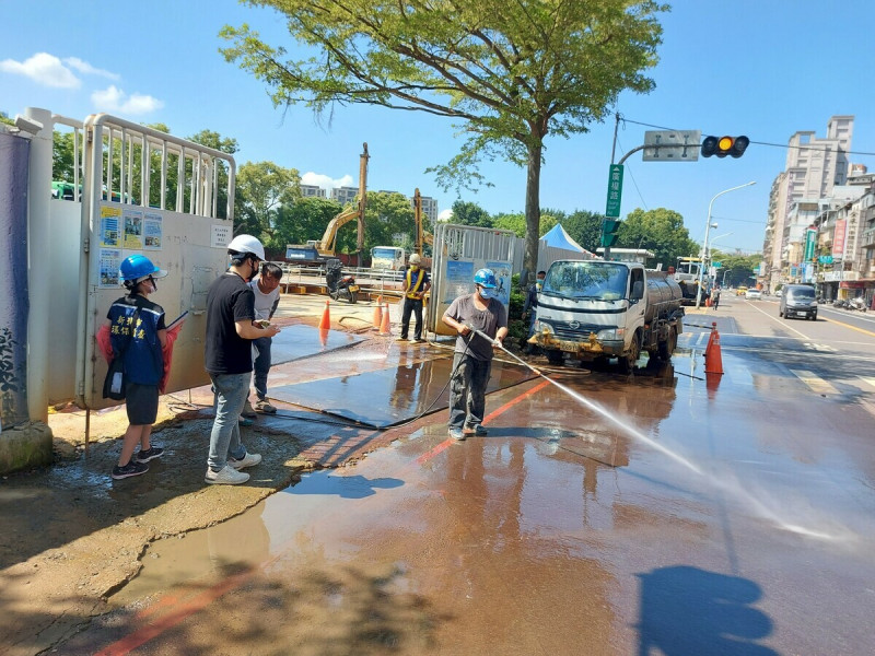 勞動部今（28）日指出，為維護勞工健康，勞保局提供每年1次預防職業病健康檢查。   圖：新北市環保局提供（資料照）