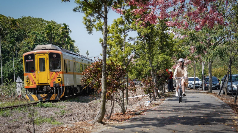 八卦山的卦山三鐵路線，還能到二水自行車道體驗追火車的快感。   圖：參山處/提供