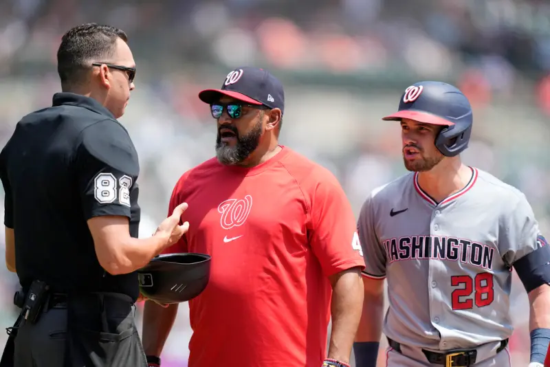 ▲MLB美國職棒華盛頓國民今(14)日續在客場踢館底特律老虎，國民打者Lane Thomas(右1)一次打擊遭到三振後，什麼話也沒向主審說，隨後竟然被驅逐出場，也讓外界對於主審的判決感到相當不解。（圖／美聯社／達志影像）   