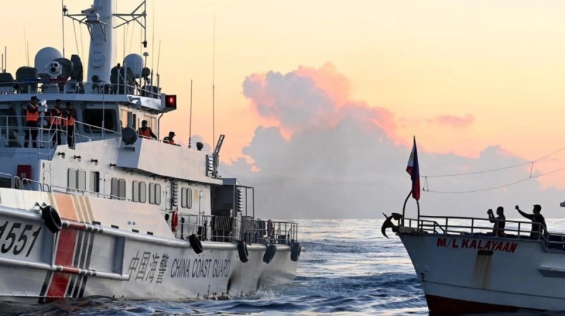 日前，菲律賓船隻在仁愛礁區域救援病患，引發中菲爭議。   圖：翻攝菲律賓武裝部隊官網
