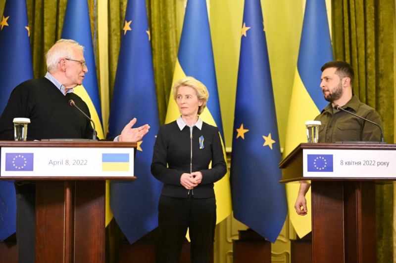 澤連斯基（右）27日將與歐盟簽定安全協議   圖：翻攝自歐洲對外行動處官網