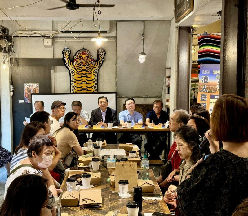 在座談會上，香港移民得以向與會的政府部門官員進行面對面的談話，解決生活方面可能遇到的問題。   圖：財團法人港台經濟文化合作策進會提供