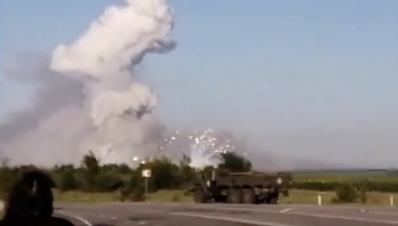 烏軍持續以無人機轟炸俄羅斯沃羅涅日（Voronezh）地區的彈藥庫。可發現彈藥庫發生明顯殉爆。   圖：翻攝自Ｘ「 Military news 」