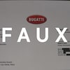 Une fausse facture d'un concessionnaire de Bugatti au nom d'Olena Zelenska. Le mot «FAUX» est superposé sur l'image.