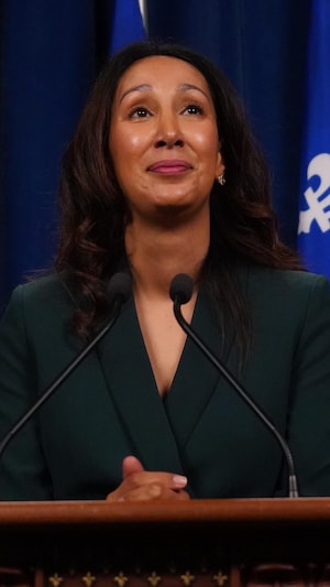 La députée de Saint-Laurent, la libérale Marwah Rizqy, en conférence de presse. 