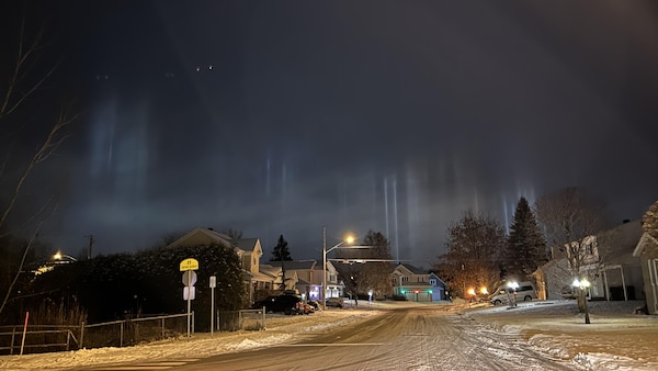 Des colonnes lumineuses.