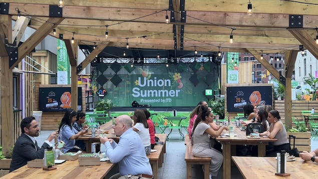 La terrasse du marché Union Summer à Toronto.