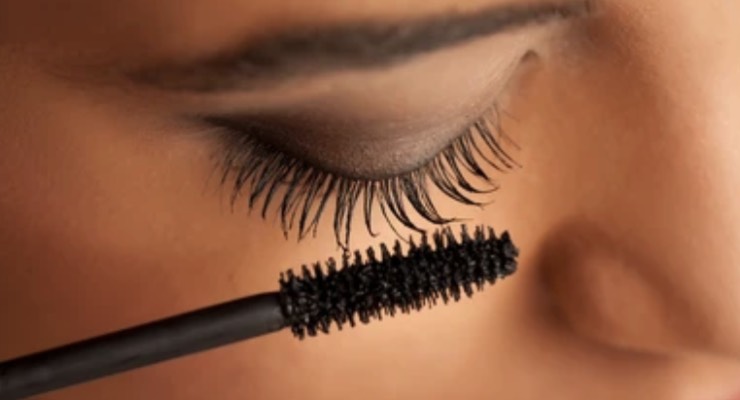 Latina Makeup and Monolid Eyeliner Trending in Cosmetics