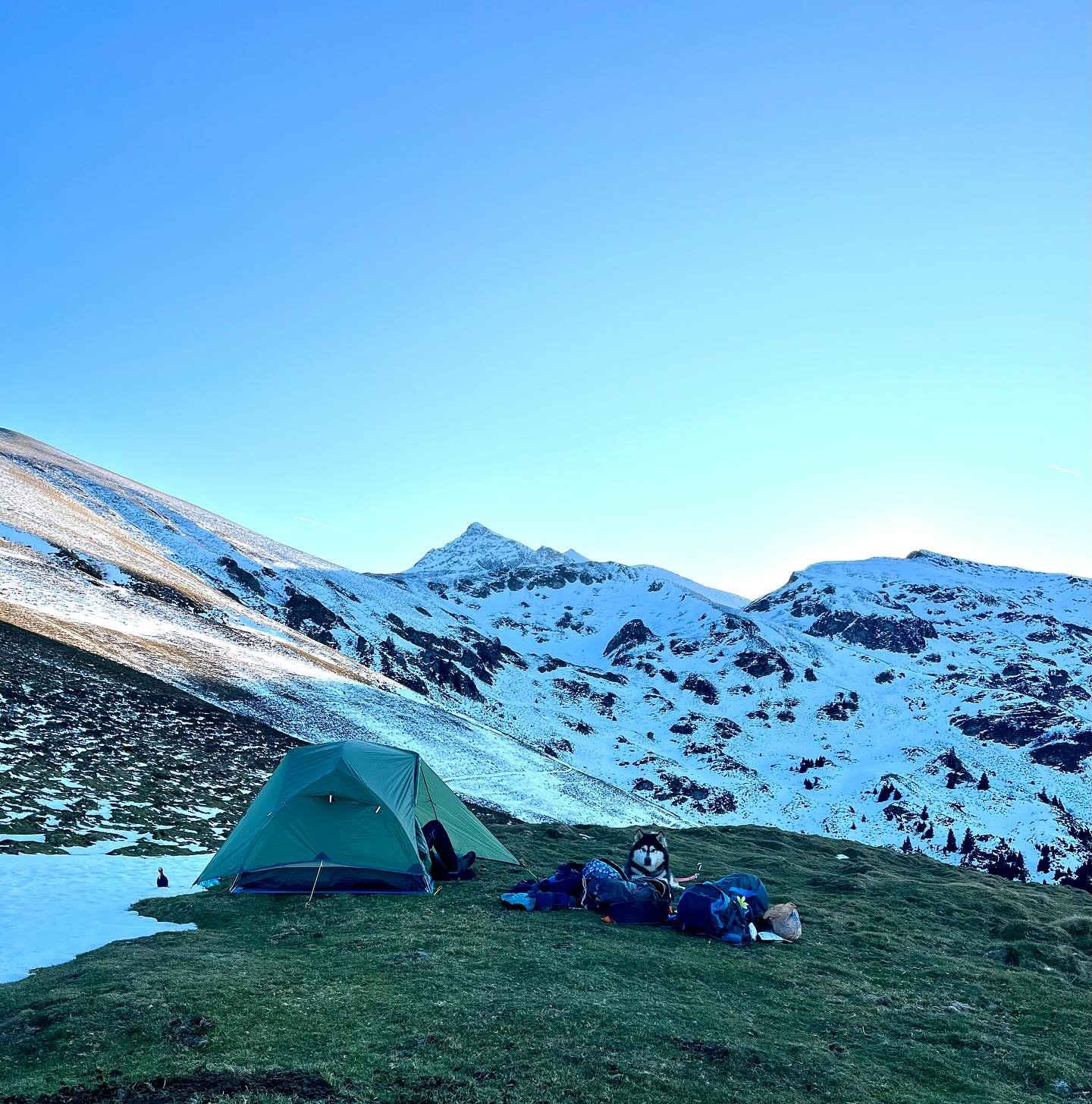 Belle ann&eacute;e &agrave; tous !

1er bivouac hivernal dans les Pyr&eacute;n&eacute;es pour bien commencer l&rsquo;ann&eacute;e 🏔️

Happy new year !

1st winter bivouac in the Pyrenees to get the year off to a good start 🏔️

#happynewyear #bivoua