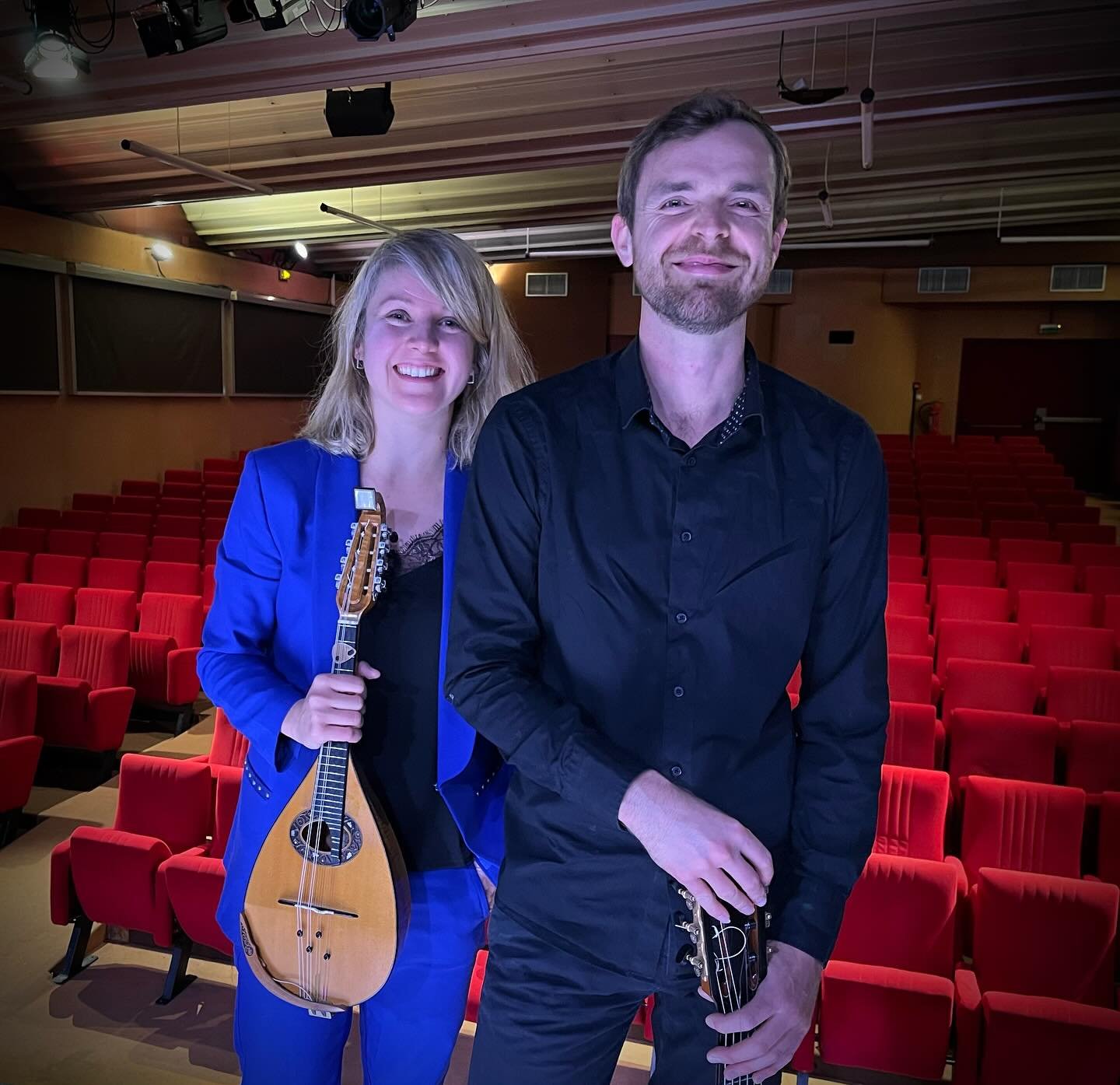 H -30 mn avant le concert au @centrealbertcamusdesemeac !
Avec @julien64653231 

@labraid_mandolin 

#concert #duo #mandolin #guitar #mandolinplayer #livemusic #spanishprogram #classicalmusic #arrangement #albeniz #defalla #calace #scarlatti #t&agrav