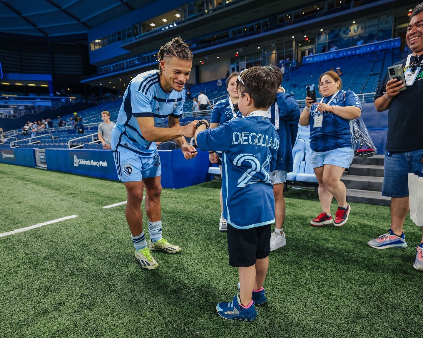 Last night, we celebrated 6-year-old Manny! 💪 

At 4, he began experiencing severe pain, leading his parents to seek help at @childrensmercy. In February 2022, he was diagnosed with acute lymphoblastic leukemia (ALL). 

Manny is excited to complete 