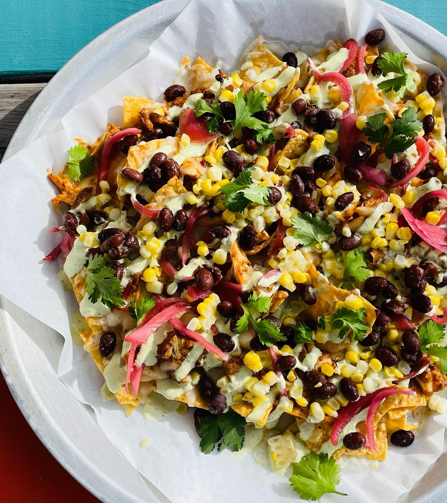 It&rsquo;s Trivia night so that means nachos! Bbq chicken with pickled red onion, corn, marinated black beans, charred scallion crema and cilantro! Game starts at 6:30pm and the kitchen is open &lsquo;til 9pm. 
&bull;
&bull;
#sunsetclub #plumisland #