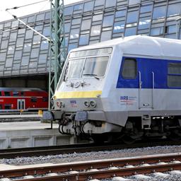 Ein Zug der Mitteldeutschen Regiobahn fährt in den Hauptbahnhof Chemnitz