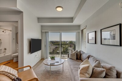 Walkable Downtown Apartment with On-site Gym & Views