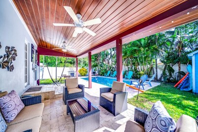 HEATED POOL! 1 MILE TO BEACH & ATLANTIC AVENUE!