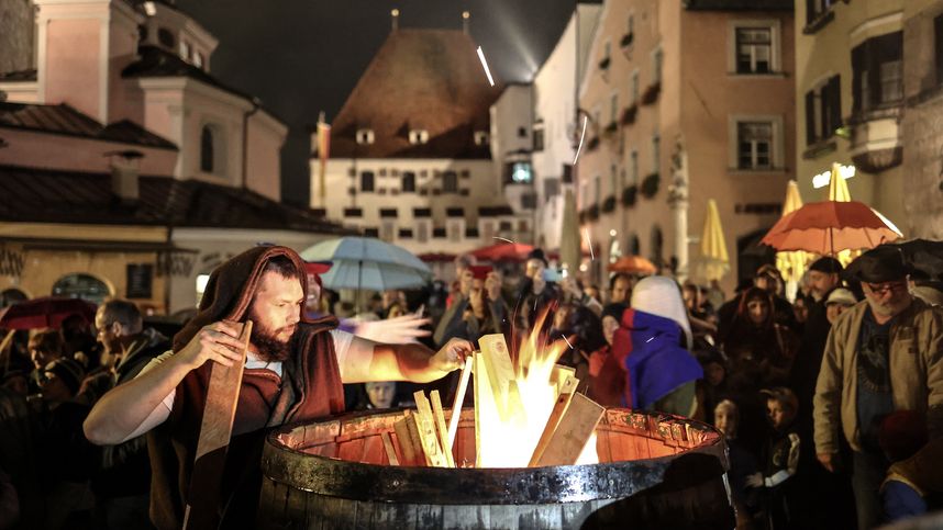 Feiern wie anno 1500: In Hall lodern wieder die „Freudenfeuer“