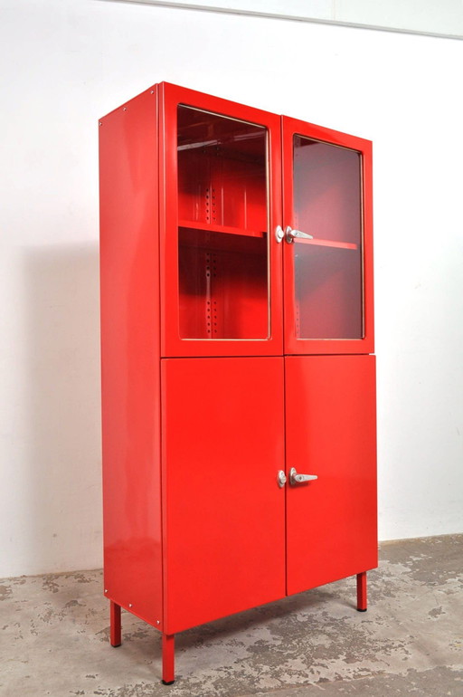 Vintage Apotheker Schrank In Rot