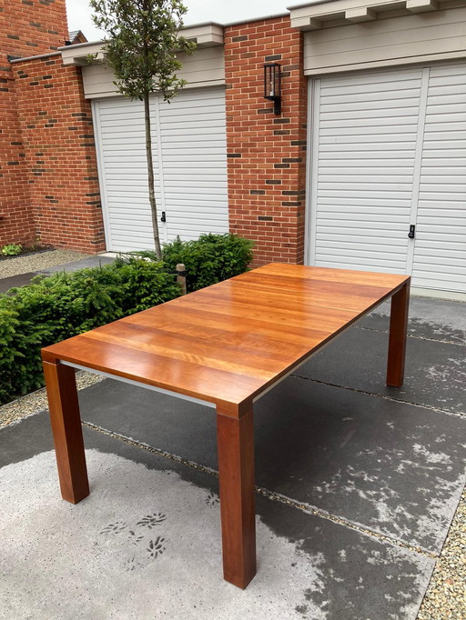 Leolux dining table Vivre in Cherry wood