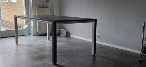 Leolux Izaki Dining Table