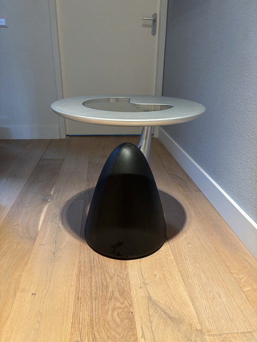 1 X Leolux Cherubino Side Table