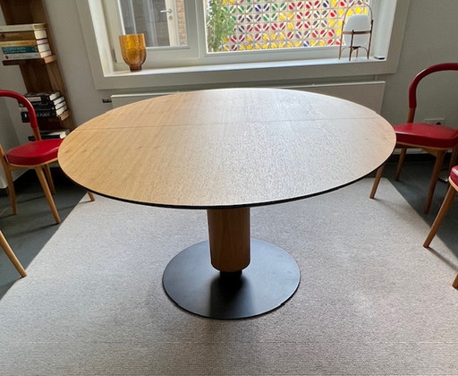 Leolux Calbuco table