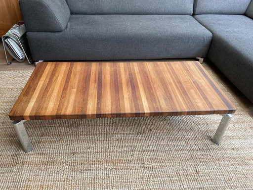 LeoLux sofa and table