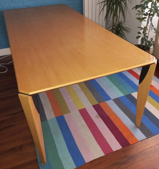 Leolux Xingu dining room table