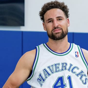 Dallas Mavericks Guard Klay Thompson wears Dirk Nowitzki jersey to a workout with Jordan Lawley