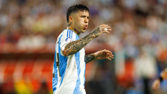 Argentina midfielder Enzo Fernandez (24) reacts after a shot against Peru in the second half during the Copa America group stage.