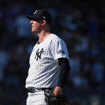 Aug 11, 2024; Bronx, New York, USA; New York Yankees relief pitcher Clay Holmes (35) reacts after a pitch during the ninth inning against the Texas Rangers at Yankee Stadium. Mandatory Credit: Vincent Carchietta-Imagn Images