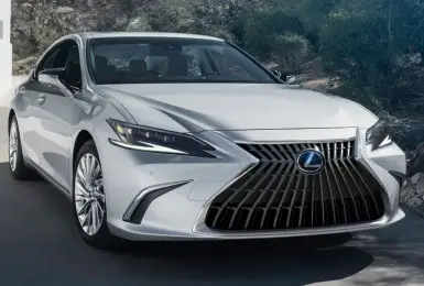 大改款《Lexus ES》受惠？！原廠高層：紡錘形格柵評價兩極 新世代車款將更加柔和