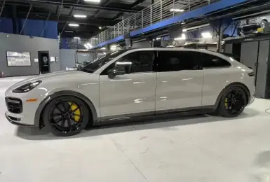 不是靈車 是廂型車！加長版《Porsche Cayenne Turbo GT》