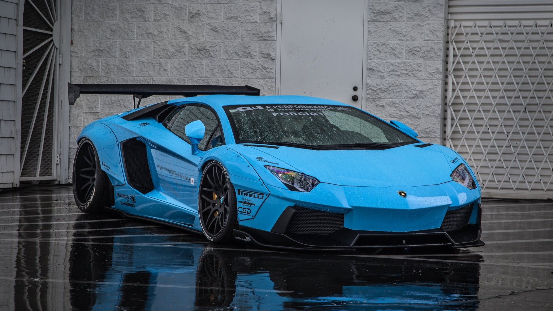 Lamborghini Aventador HD Wallpaper