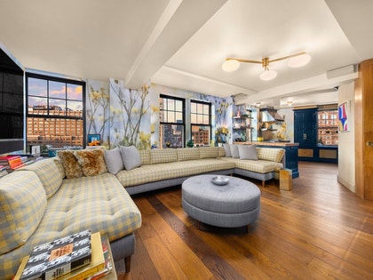 Andy Cohen Lists New York Duplex Photos 0009