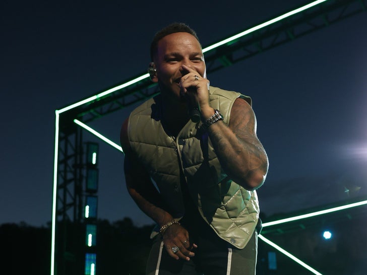 Kane Brown Performance Photos