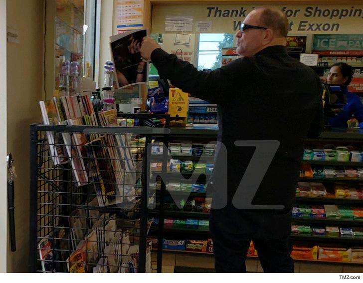 Harvey Weinstein Eyeing Nicole Kidman During Gas Station Pit Stop :: 1007-harvey-weinstein-in-connecticut-tmz-wm-5